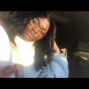 Meet your Posher, Alicia